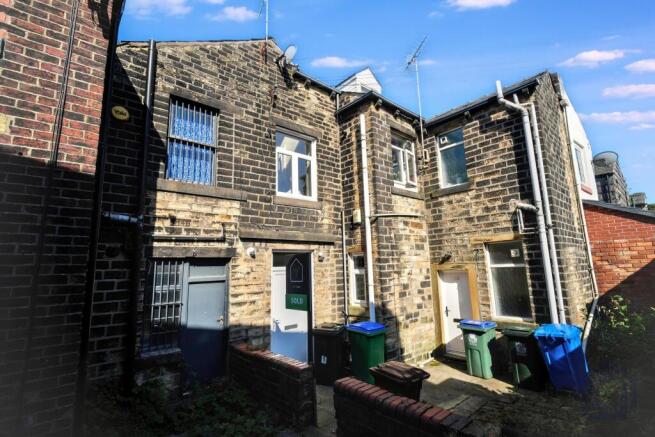 2 bed property, in 19A Hare Hill Road, £25,000