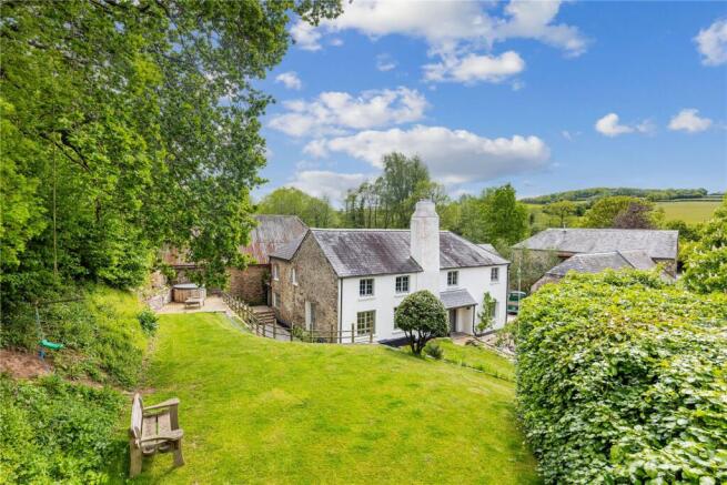 5 bed property, in Torbryan, £950,000