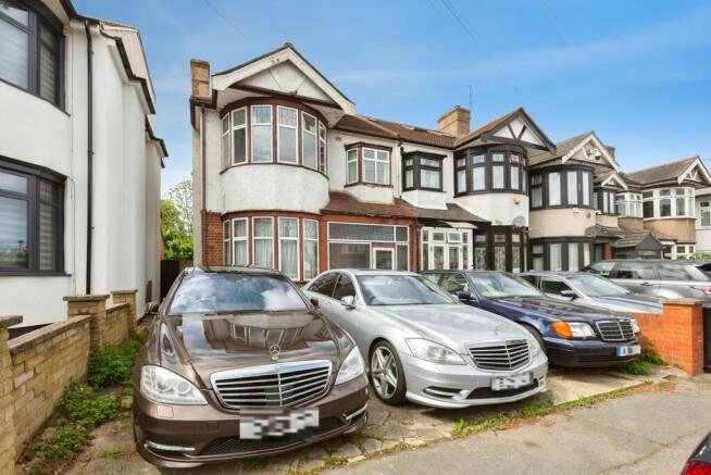 3 bed property, in Torquay Gardens, £500,000