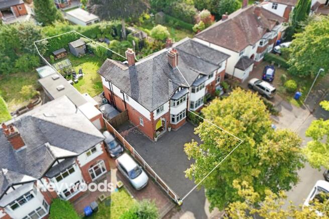 3 bed property, in Beresford Crescent, £375,000