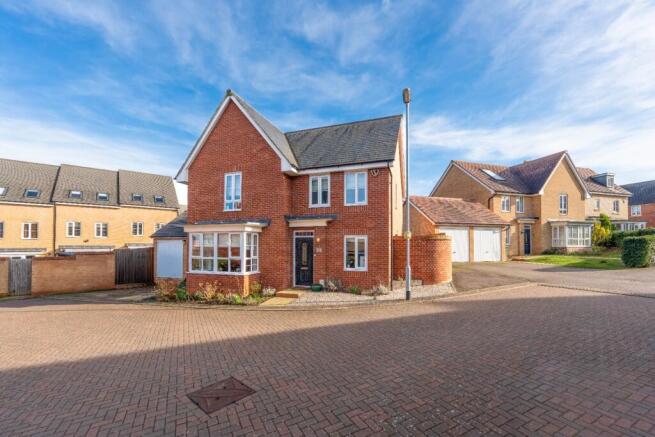 4 bed property, in Clare Close, £475,000