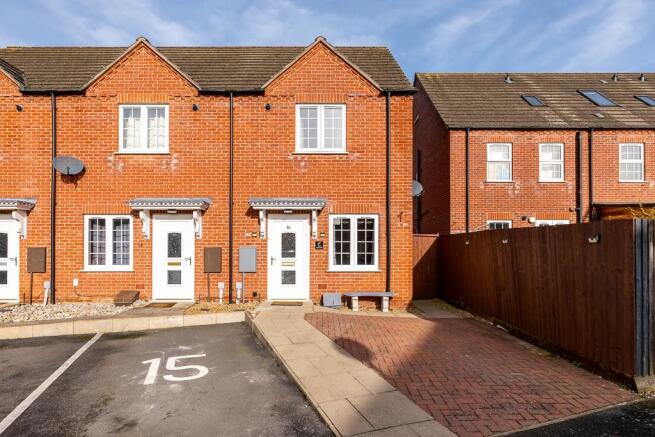 2 bed property, in Chamomile Way, £80,000