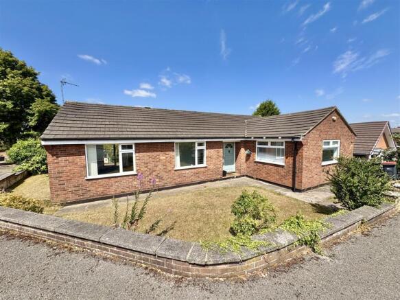 3 bed property, in Woburn Avenue, £215,000