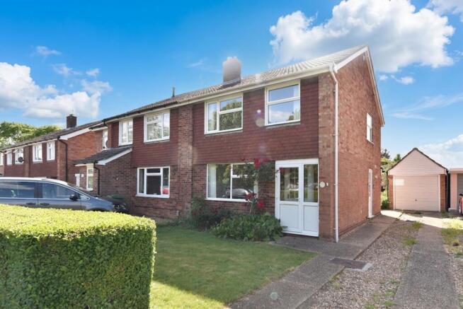 3 bed property, in Burstellars, £300,000