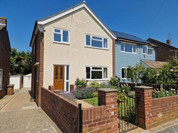 3 bed property, in Donald Way, £400,000
