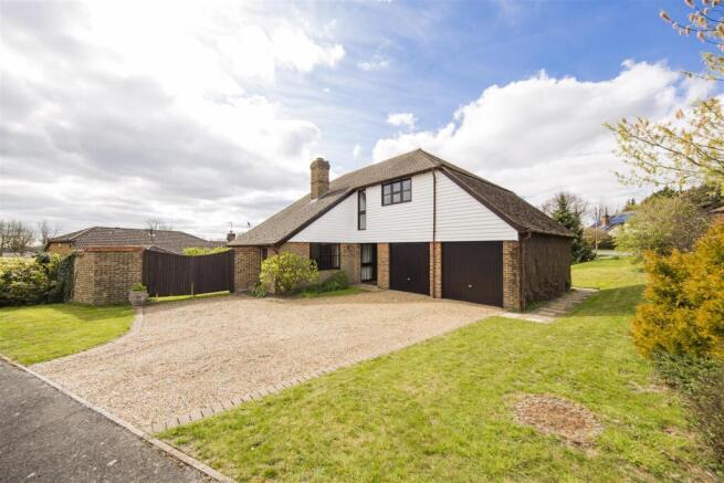 4 bed property, in Court Meadow, £875,000