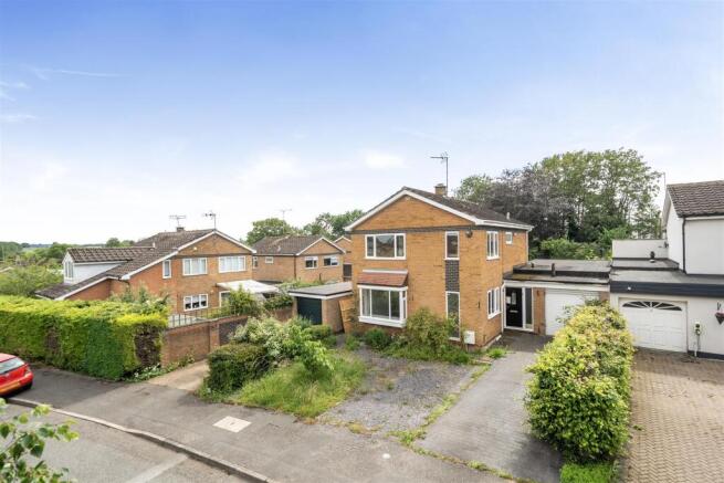 4 bed property, in Smithland Court, £425,000