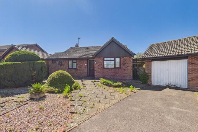 2 bed property, in Dakings Drift, £280,000