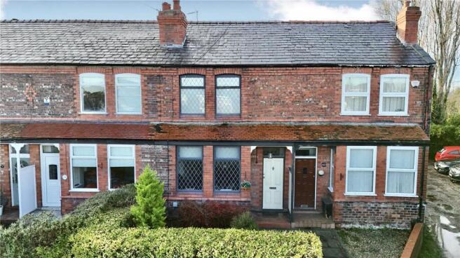 2 bed property, in Garden Hey Road, £220,000
