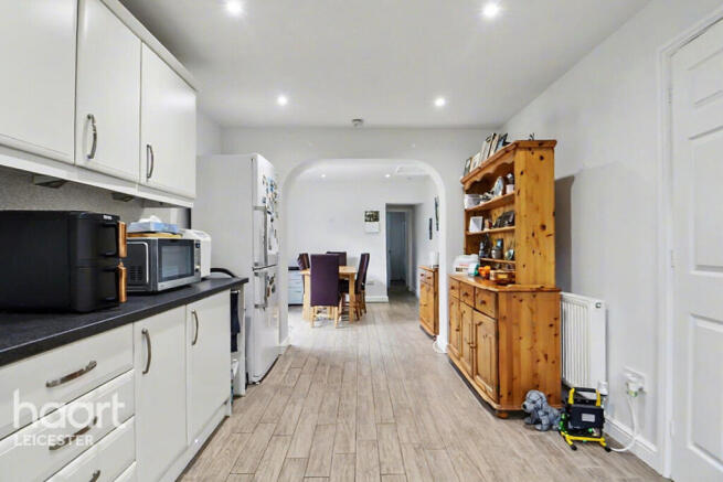 5 bed property, in Yaxley Close, £475,000