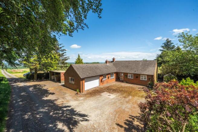 4 bed property, in Broadheath, £395,000