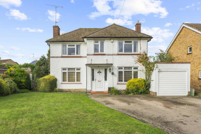 4 bed property, in Falconers Park, £740,000