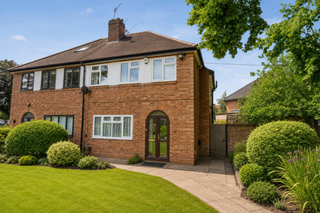 3 bed property, in Dene Hollow, £340,000