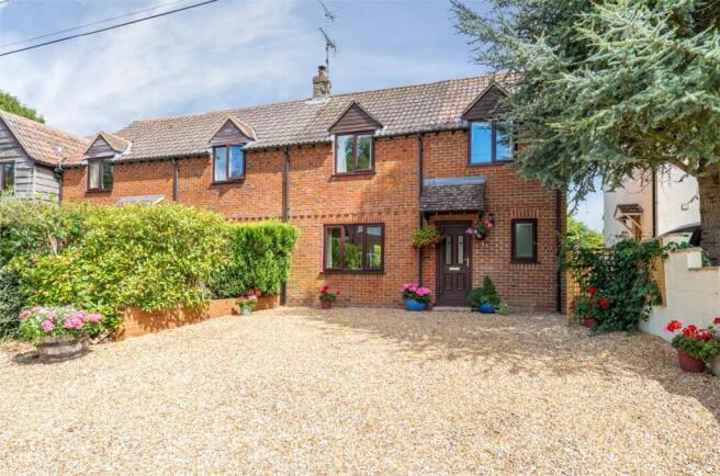 3 bed property, in Yatesbury, £350,000