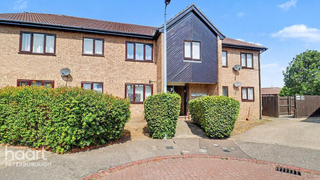1 bed property, in Hadrians Court, £80,000