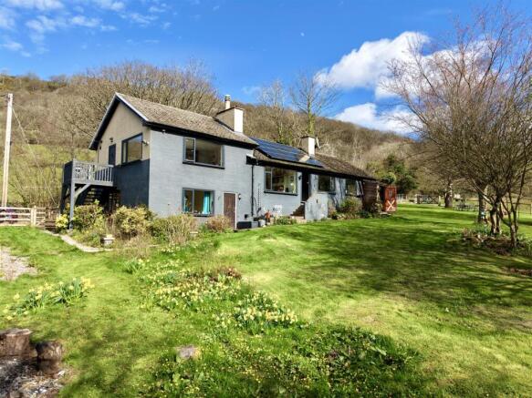 6 bed property, in Llanigon, £650,000