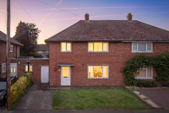 3 bed property, in Elm Drive, £500,000