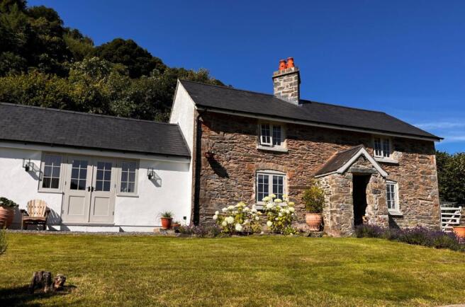3 bed property, in Betws Yn Rhos, £550,000