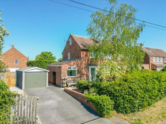 2 bed property, in Grange Lane, £300,000