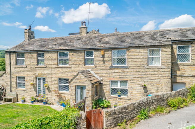4 bed property, in Penistone Road, £395,000