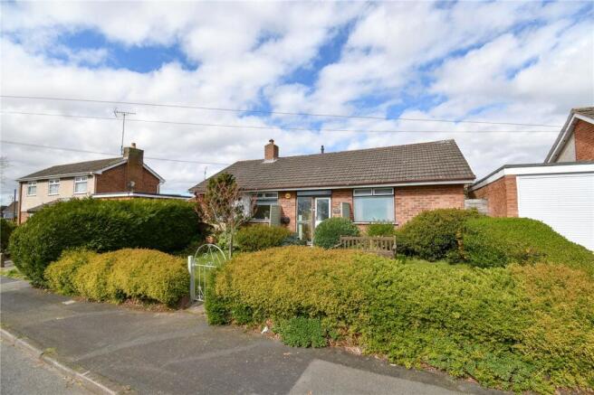 2 bed property, in Stonebank Drive, £300,000