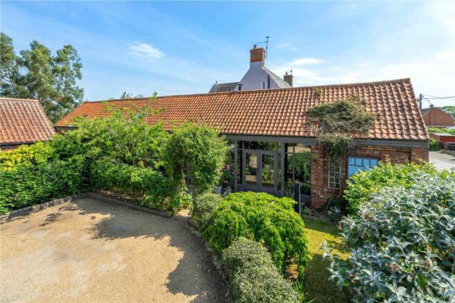 4 bed property, in Grove Street, £450,000