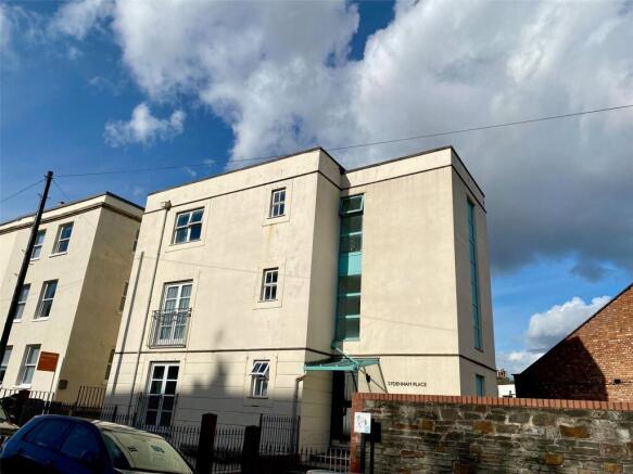 1 bed property, in Sydenham Place, £175,000