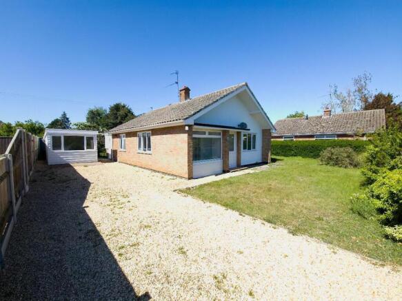 3 bed property, in Willow Close, £295,000