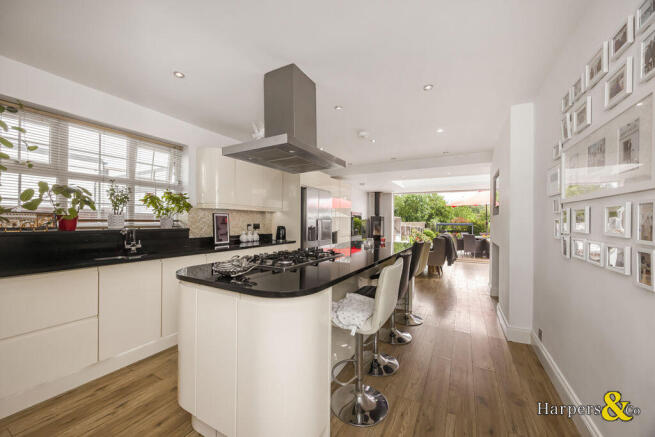 5 bed property, in Birchwood Road, £1,150,000