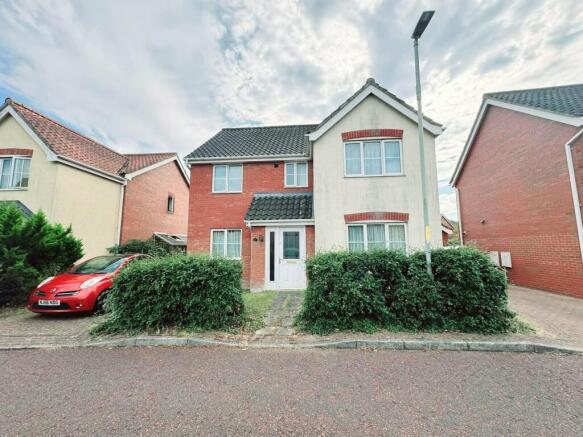 5 bed property, in Tizzick Close, £350,000