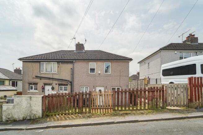 3 bed property, in Coronation Walk, £103,000