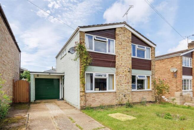 4 bed property, in The Firs, £290,000