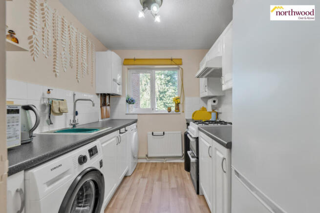 1 bed property, in Romilly Drive, £260,000