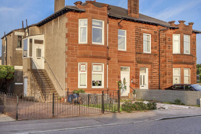2 bed property, in Springfield Park Road, £214,995