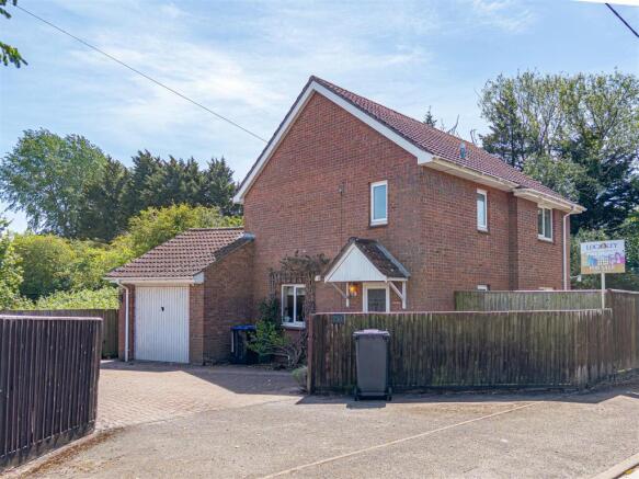 3 bed property, in Semington Road, £325,000
