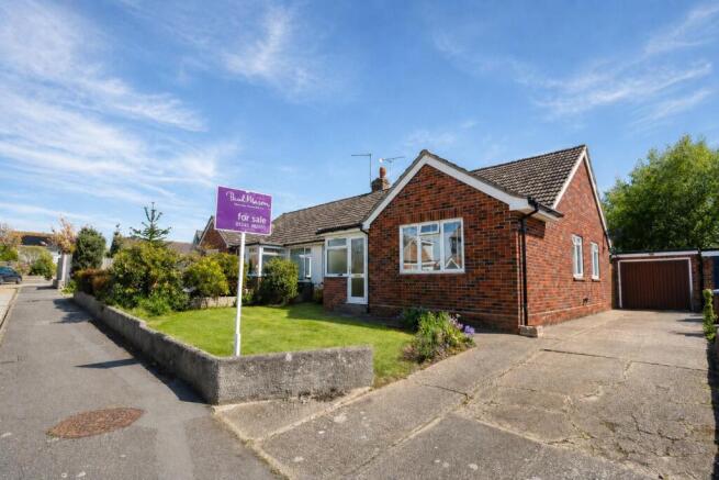 3 bed property, in Priory Farm Road, £450,000