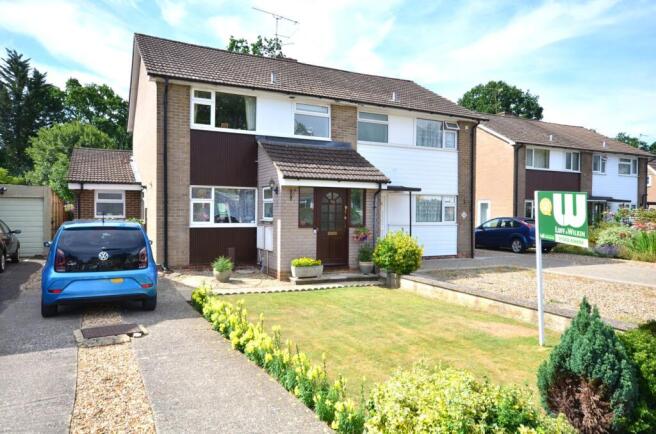 3 bed property, in Frimley Grove Gardens, £515,000