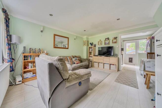 3 bed property, in Holst Way, £325,000