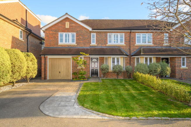 3 bed property, in Carlcott Close, £895,000