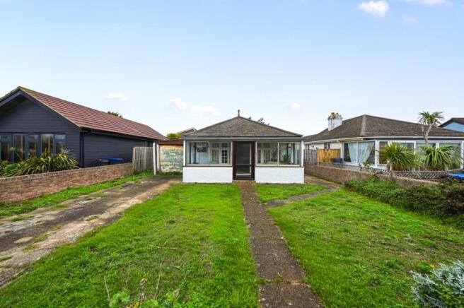4 bed property, in Old Fort Road, £600,000