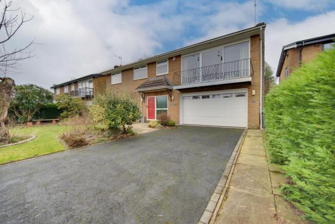 4 bed property, in Berkshire Drive, £485,000