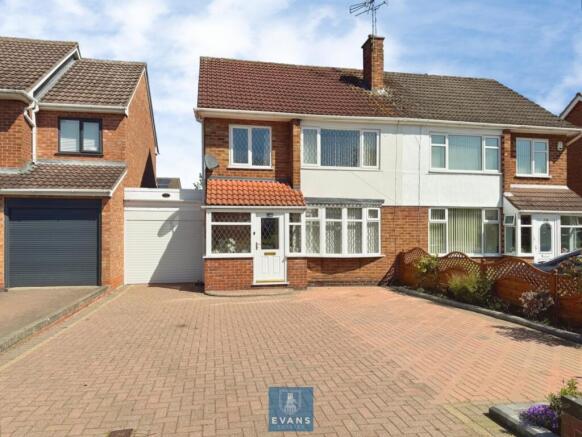 3 bed property, in Broad Lane, £295,000