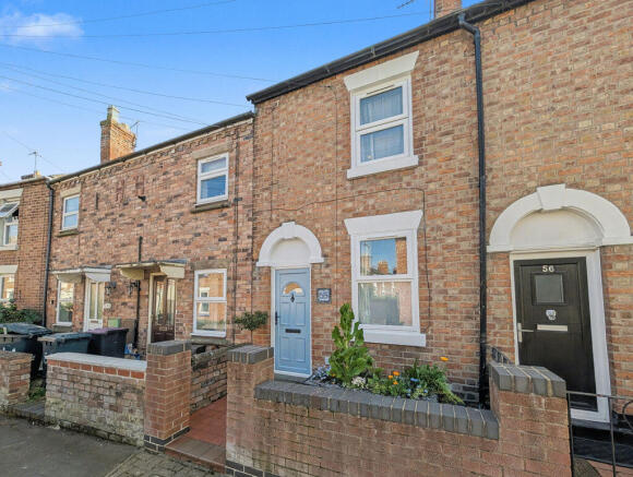 2 bed property, in New Park Street, £240,000