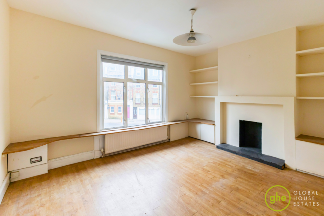4 bed property, in Battersea Rise, £725,000