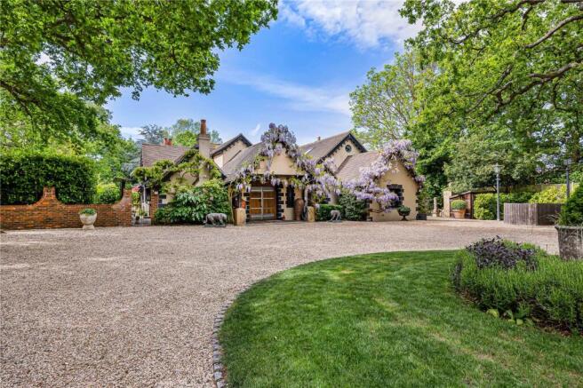 6 bed property, in Sandford Lane, £2,200,000