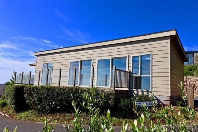 2 bed property, in 12 Ocean Drive, £150,000
