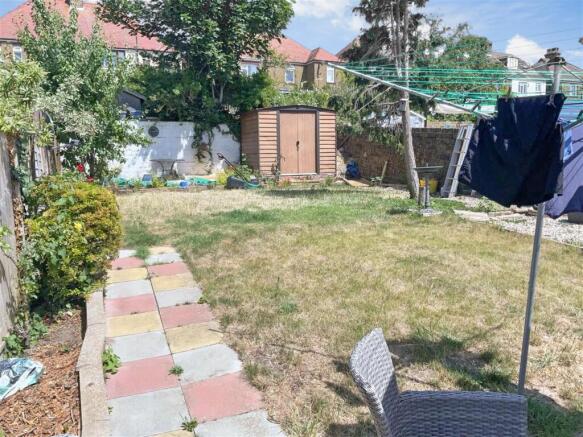 2 bed property, in Upper Dane Road, £225,000
