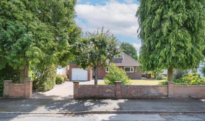 4 bed property, in The Promenade, £695,000