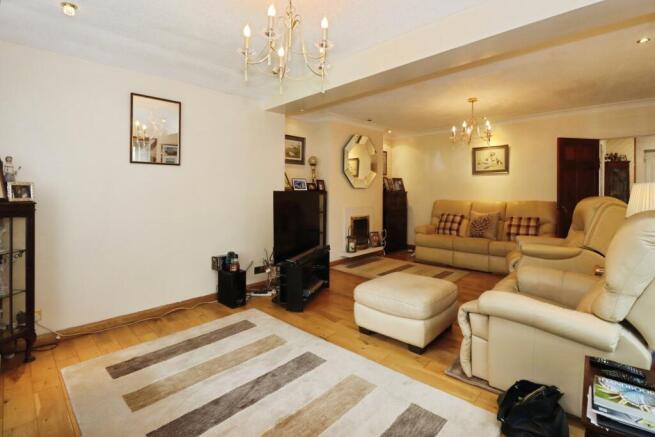 3 bed property, in Rannoch Road, £425,000