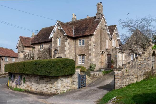 6 bed property, in Vicarage Lane, £2,300,000